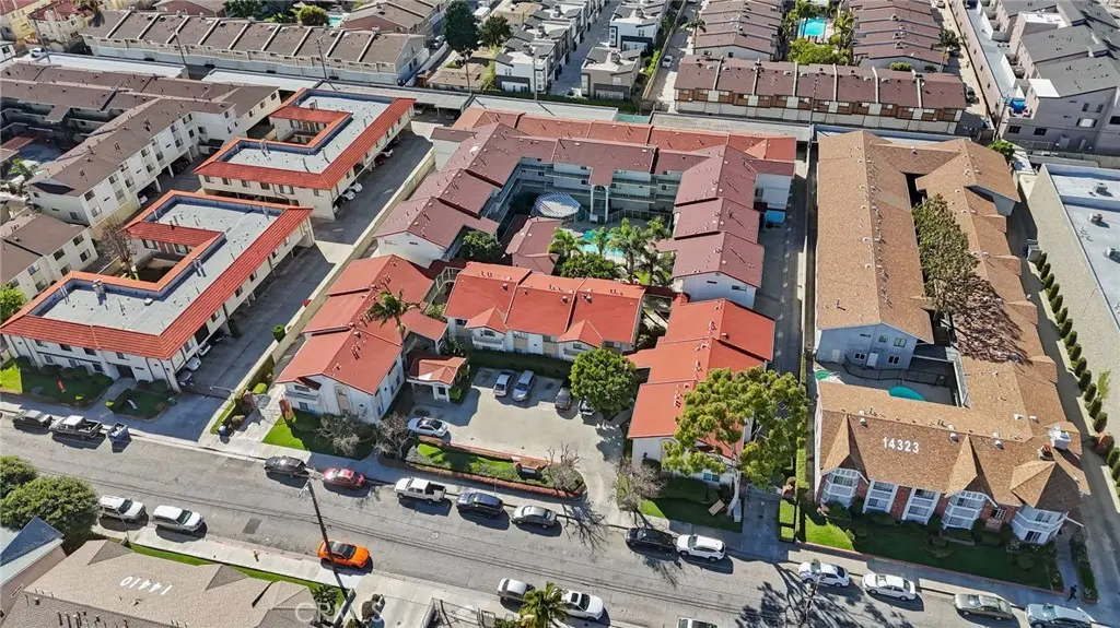 14405 Cerise Avenue 29, Hawthorne, CA — listing photo 1