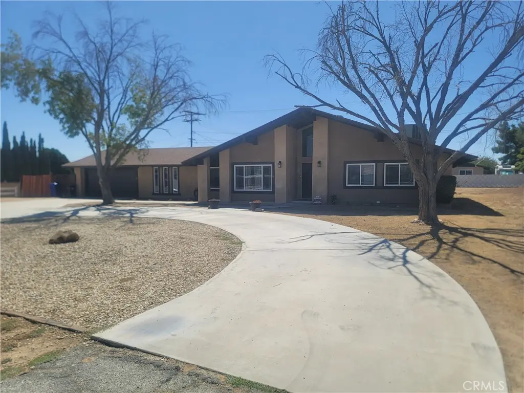 20061 Seneca, Apple Valley, CA — listing photo 1