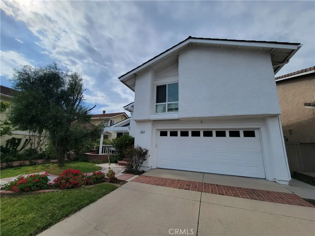Single Family Residence for rent at 8 Hidalgo, Irvine, CA featuring 4 beds and 3 baths