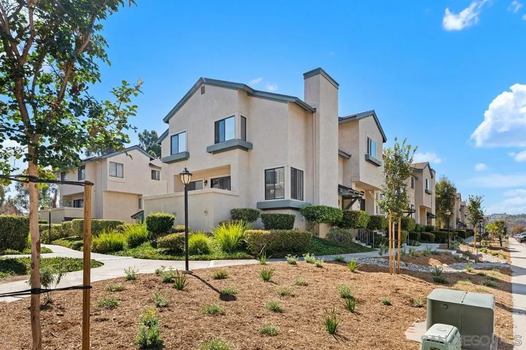 Single Family Residence for rent at 9983 Paseo Montril Dr., San Diego, CA featuring 2 beds and 3 baths