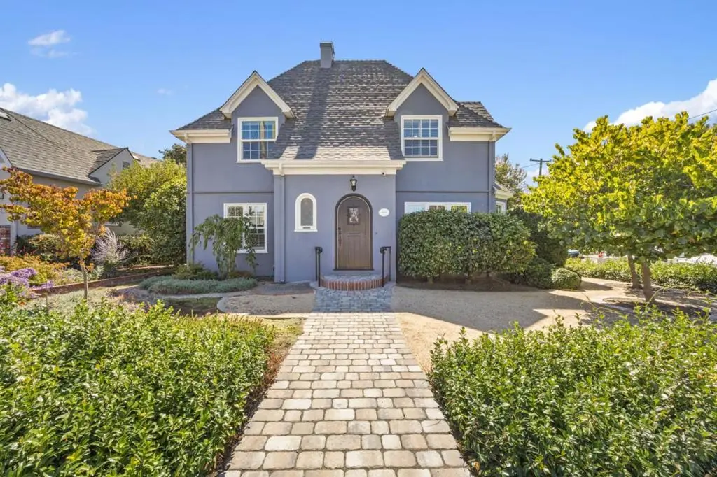 Single Family Residence for sale at 555 Begier Avenue, San Leandro, CA featuring 3 beds and 2 baths