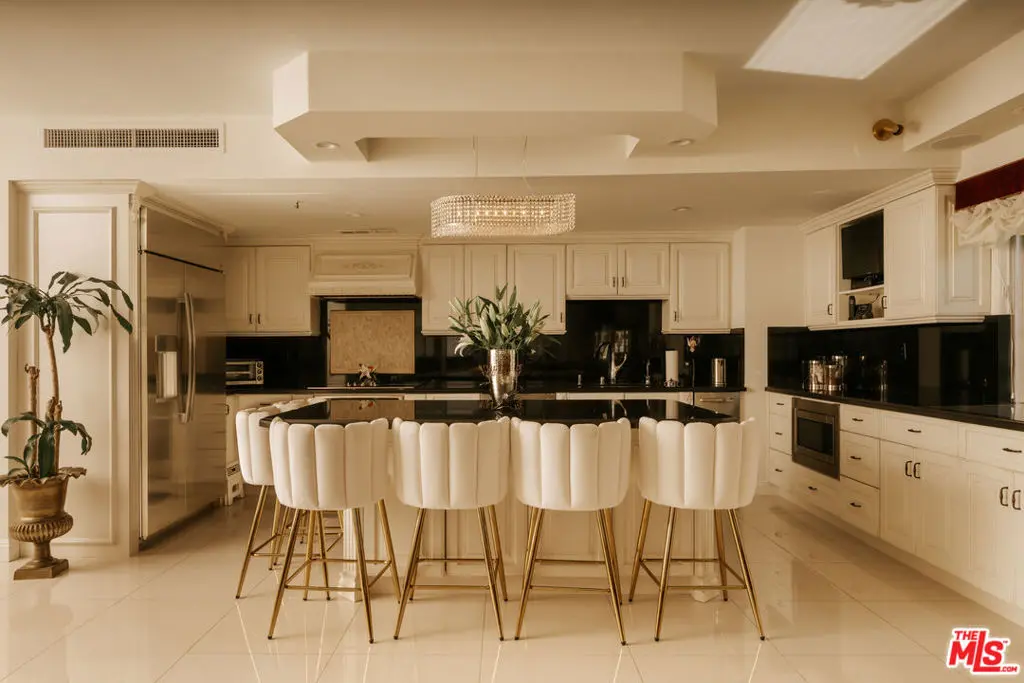 10450 Wilshire Boulevard 4J, Los Angeles, CA — listing photo 1