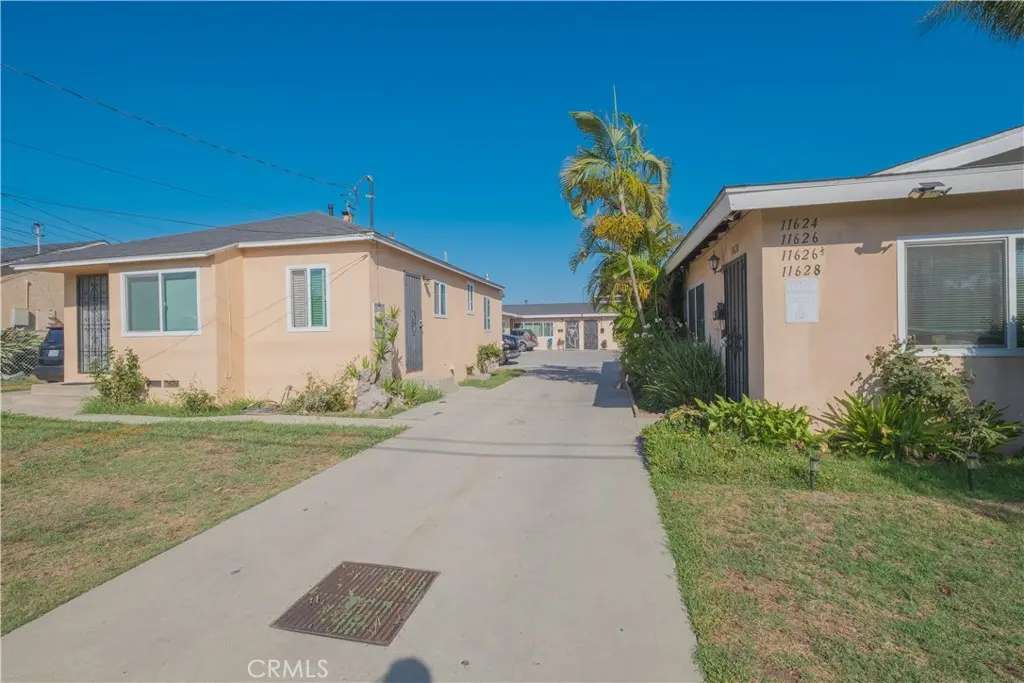 Apartment for rent at 11624 Adenmoor, Downey, CA featuring 2 beds and 1 bath