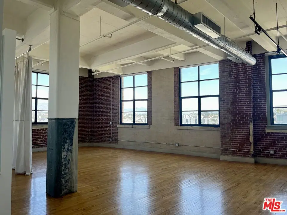 Condominium for rent at 1850 Industrial Street 504, Los Angeles, CA featuring 1 bed and 2 baths