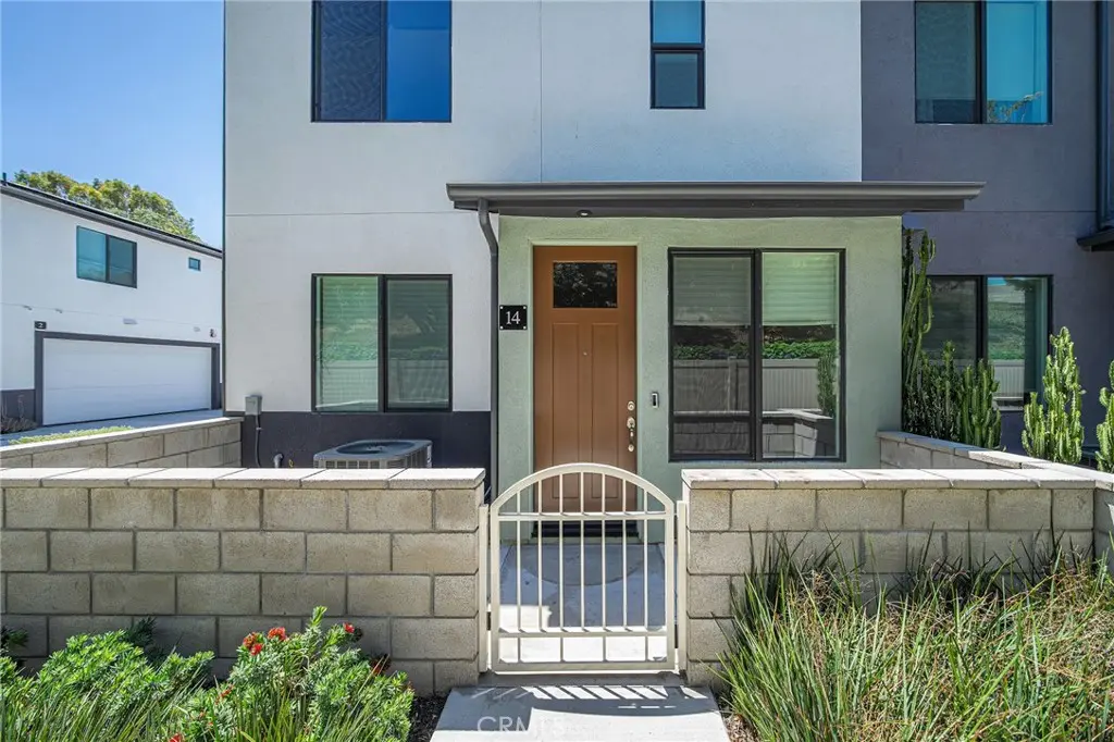 Residential Lease for rent at 2775 W Pepper Tree, Anaheim, Orange County, CA featuring 3 beds and 3 baths