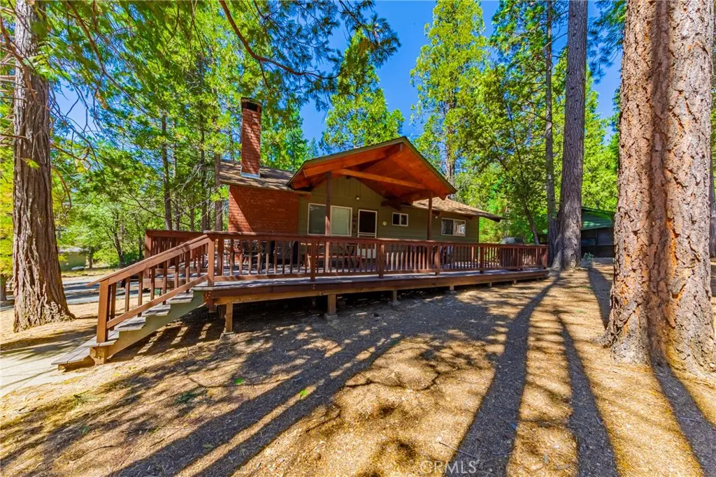 8005 Cedar, Wawona, CA — listing photo 1