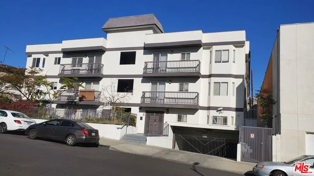 Condominium for rent at 982 S New Hampshire Avenue 101, Los Angeles, CA featuring 3 beds and 2 baths