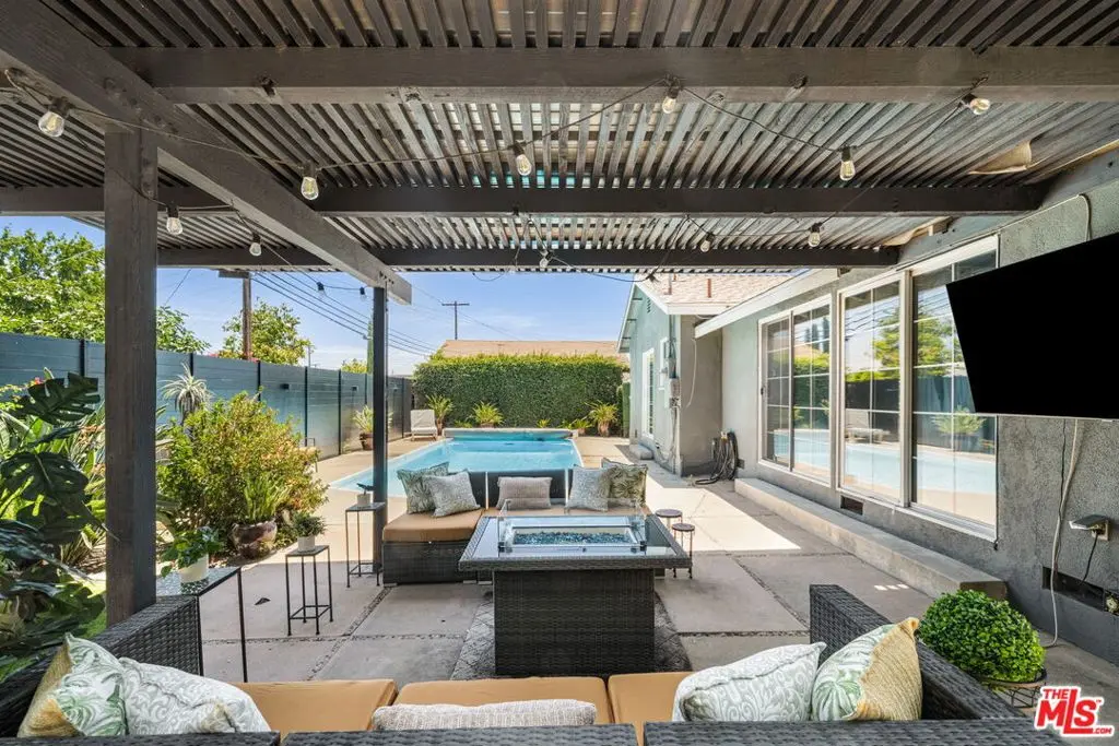 9134 Swinton Avenue, North Hills, CA — listing photo 1
