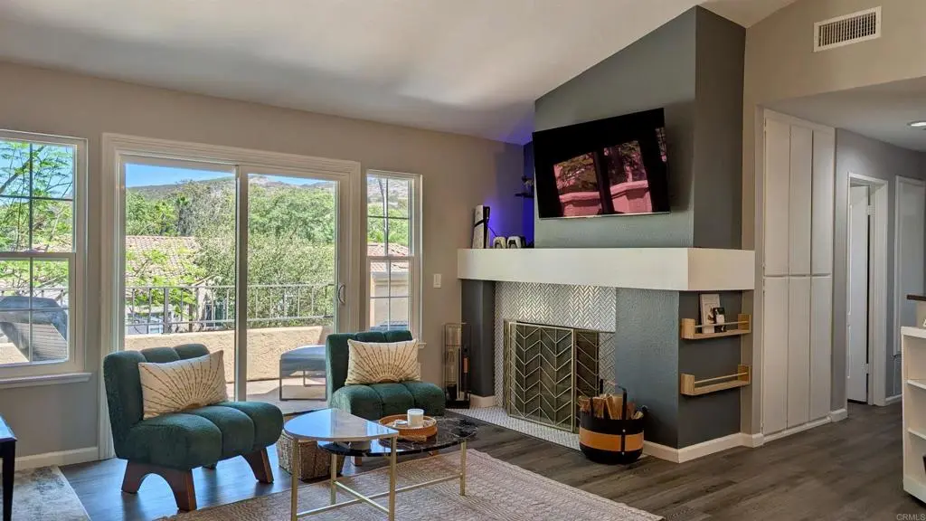 11336 Camino Playa Cancun 8, San Diego, CA — listing photo 1