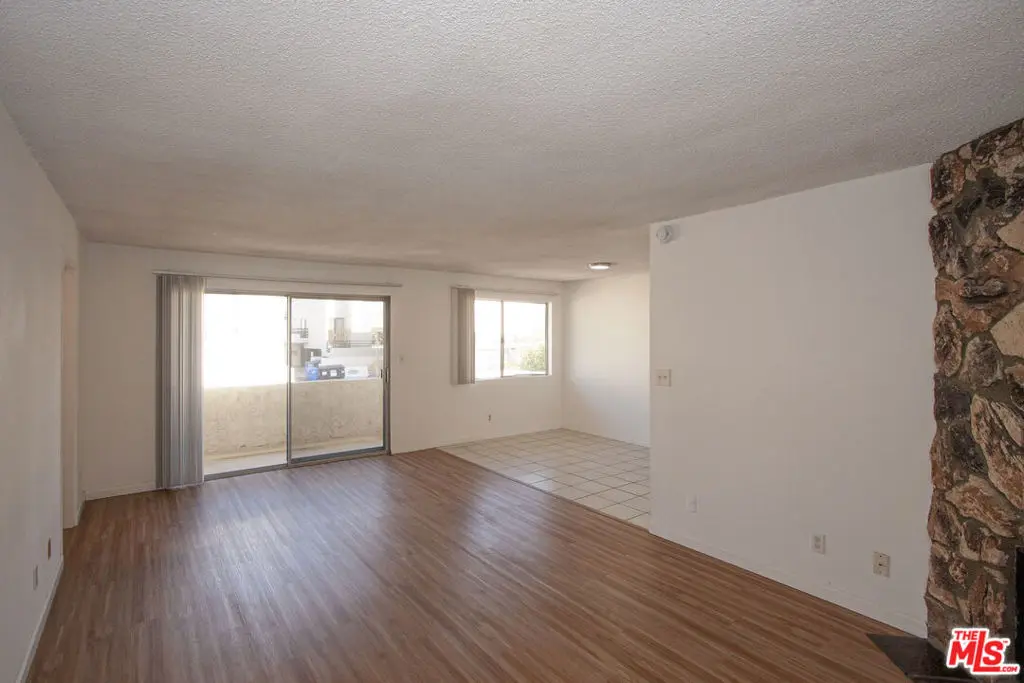 Condominium for rent at 11515 Ohio Avenue 3, Los Angeles, CA featuring 2 beds and 2 baths