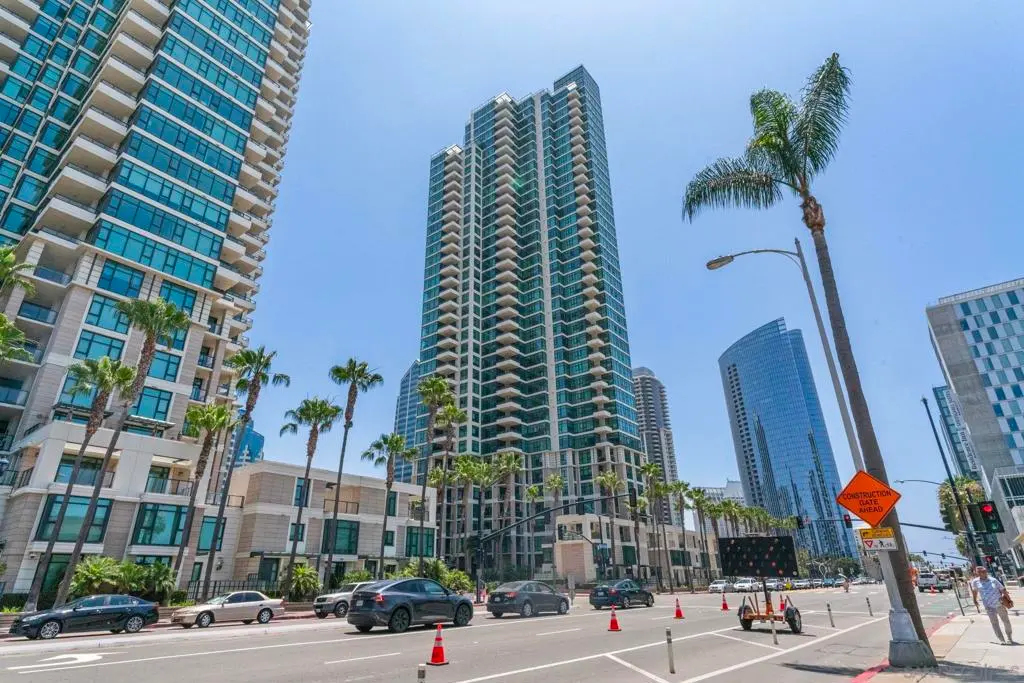 Residential Lease for rent at 1199 Pacific HWY 704, San Diego, CA featuring 2 beds and 2 baths
