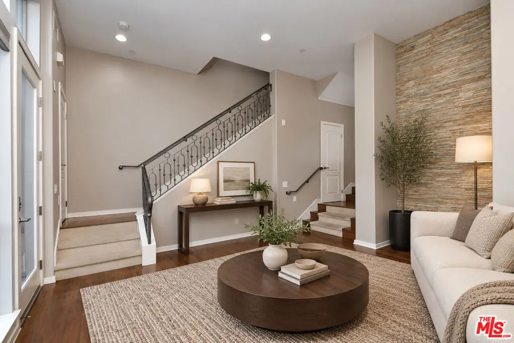 Condominium for sale at 5412 W 149th Place 4, Hawthorne, CA featuring 2 beds and 3 baths