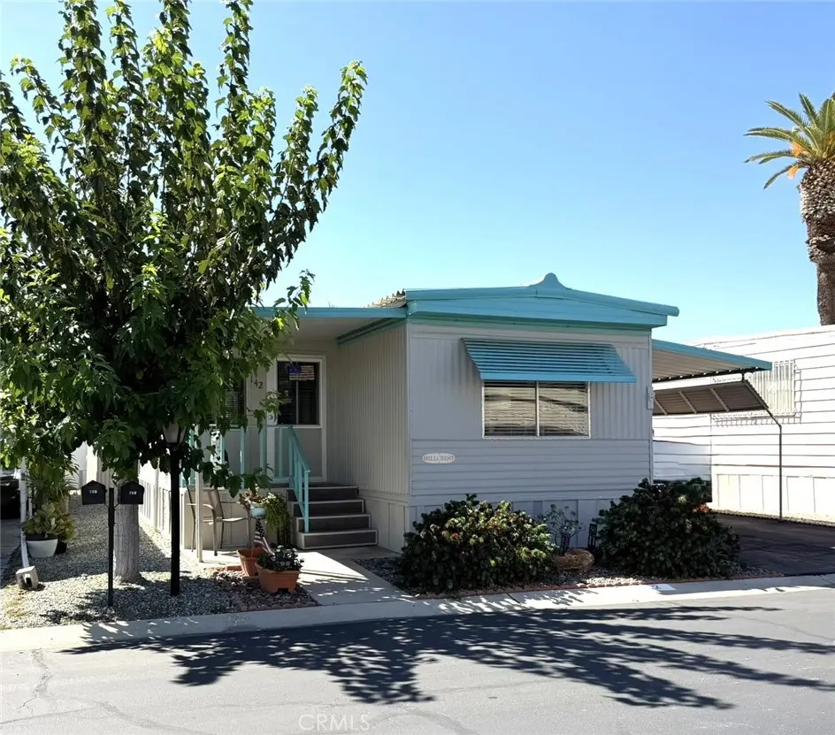 575 Lyon 142, Hemet, CA — listing photo 1