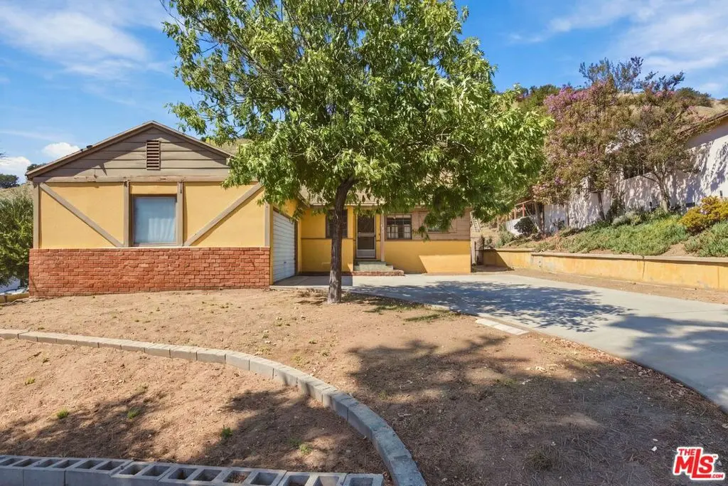 Single Family Residence for sale at 8501 Petaluma Drive, Los Angeles, CA featuring 3 beds and 2 baths