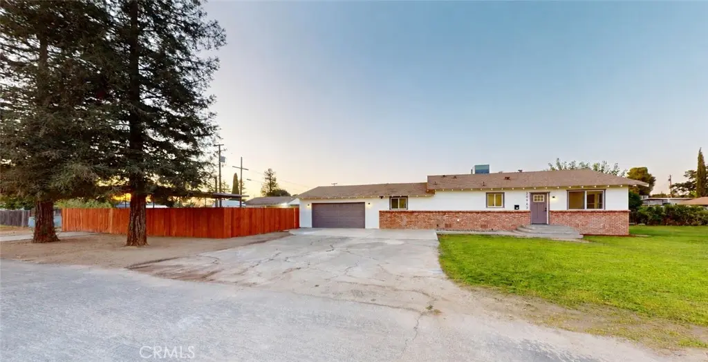 20943 S Castro, Laton, CA — listing photo 1
