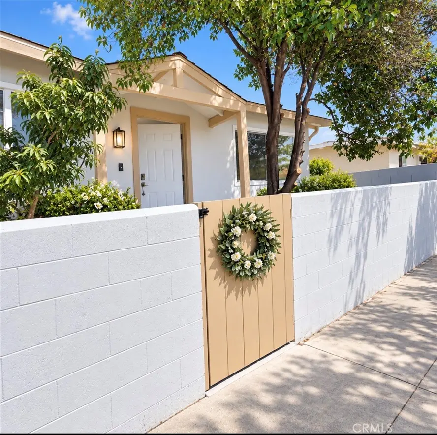 7031 1/2 Hood Avenue A, Huntington Park, CA — listing photo 1