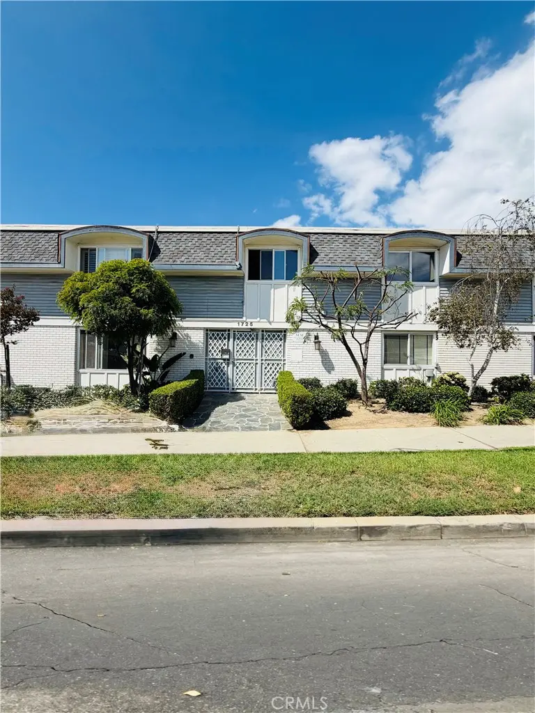 Condominium for sale at 1725 Loma Avenue 6, Long Beach, CA featuring 2 beds and 2 baths