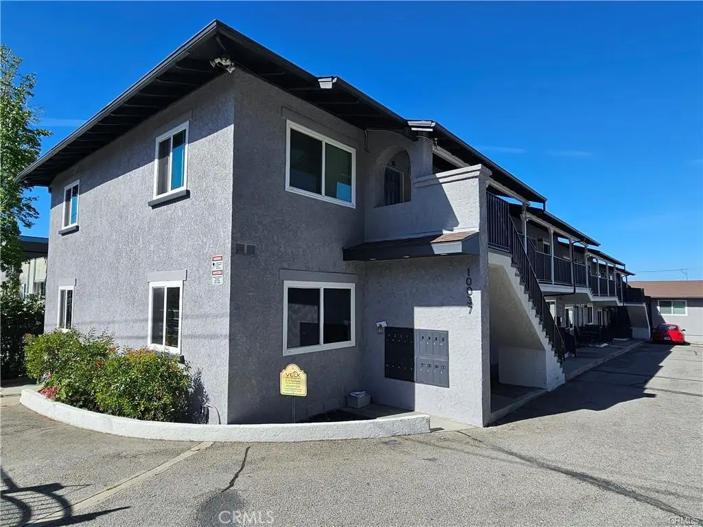 10037 Samoa Avenue 11, Tujunga, CA — listing photo 1