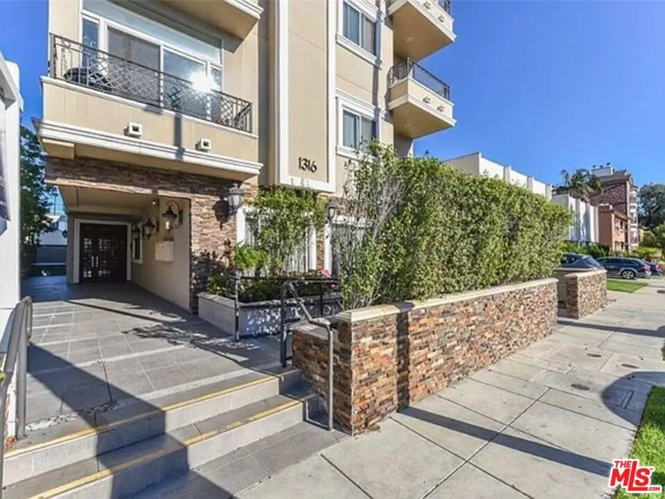Single Family Residence for rent at 1316 Amherst Avenue 201, Los Angeles, CA featuring 3 beds and 4 baths