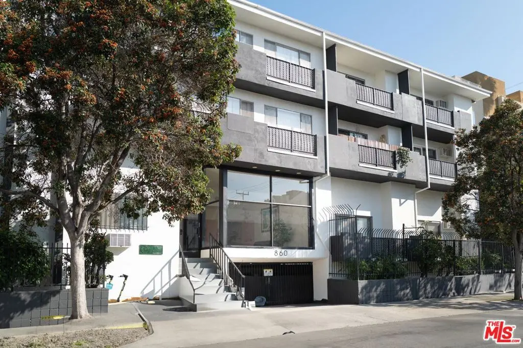 Condominium for rent at 860 S Kingsley Drive 306, Los Angeles, CA featuring 1 bed and 1 bath