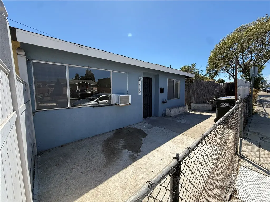 Duplex for rent at 4910 E 4th Street, Los Angeles, CA featuring 2 beds and 1 bath
