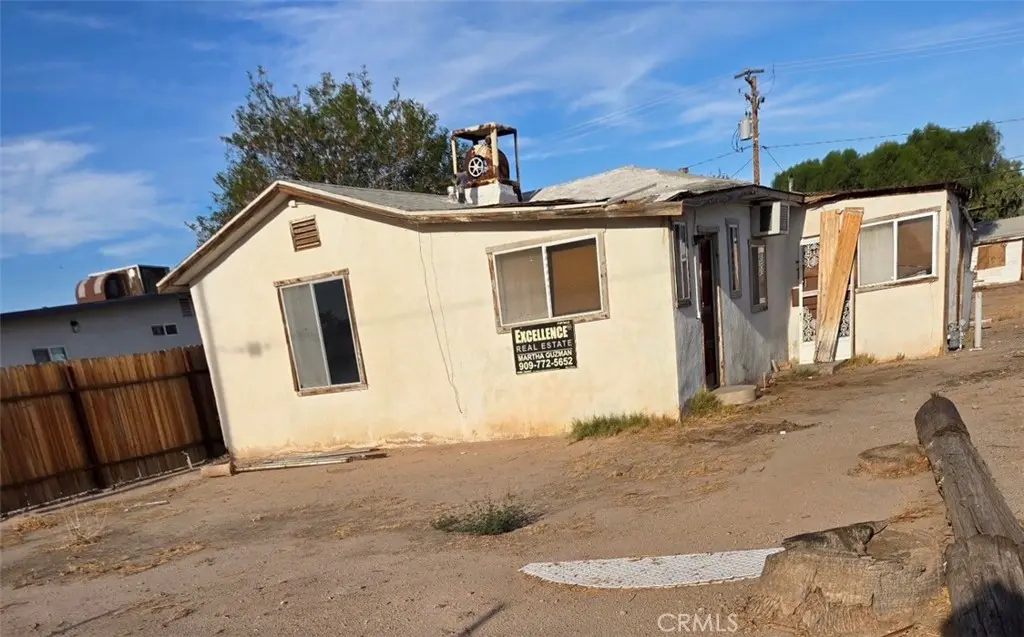 Duplex for sale at 174 N Acacia, Blythe, CA featuring 2 beds and 1 bath
