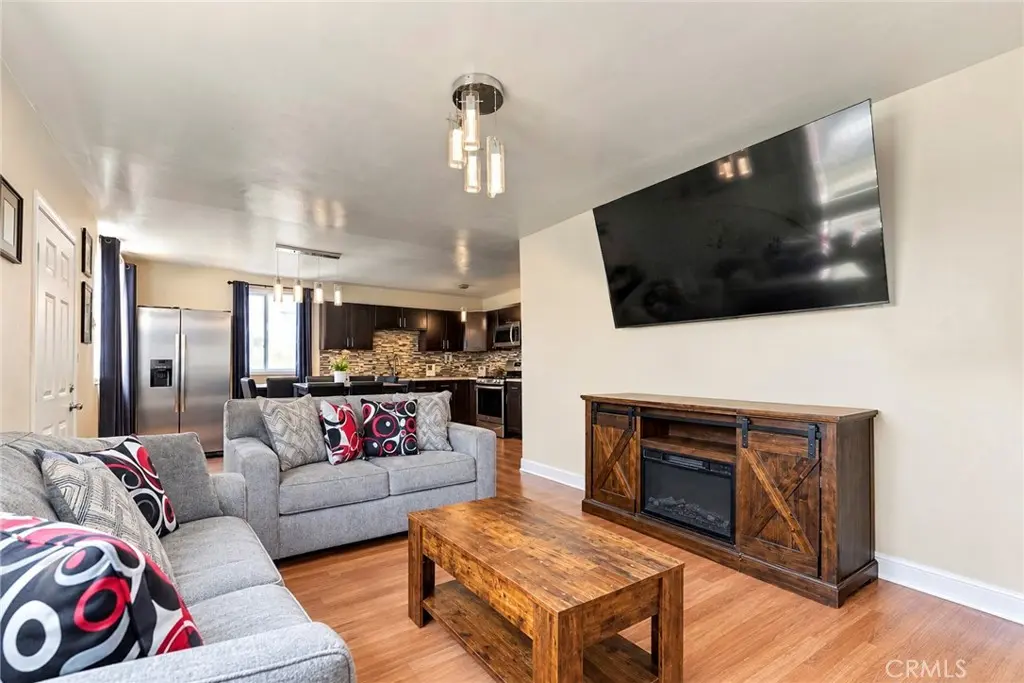 215 E 76 Place, Los Angeles, CA — listing photo 1