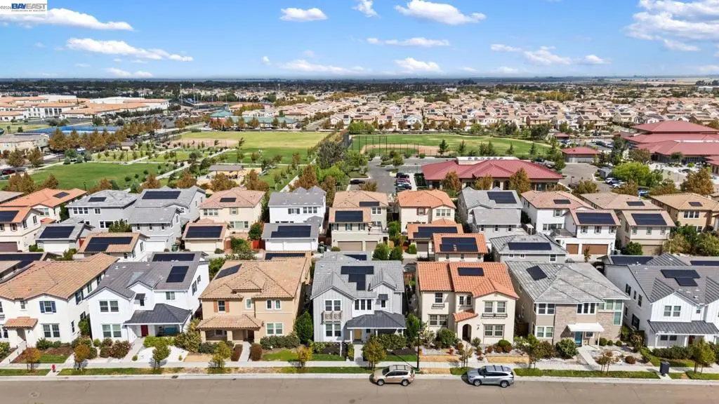 255 E Bella Serata Ave, Mountain House, CA — listing photo 1