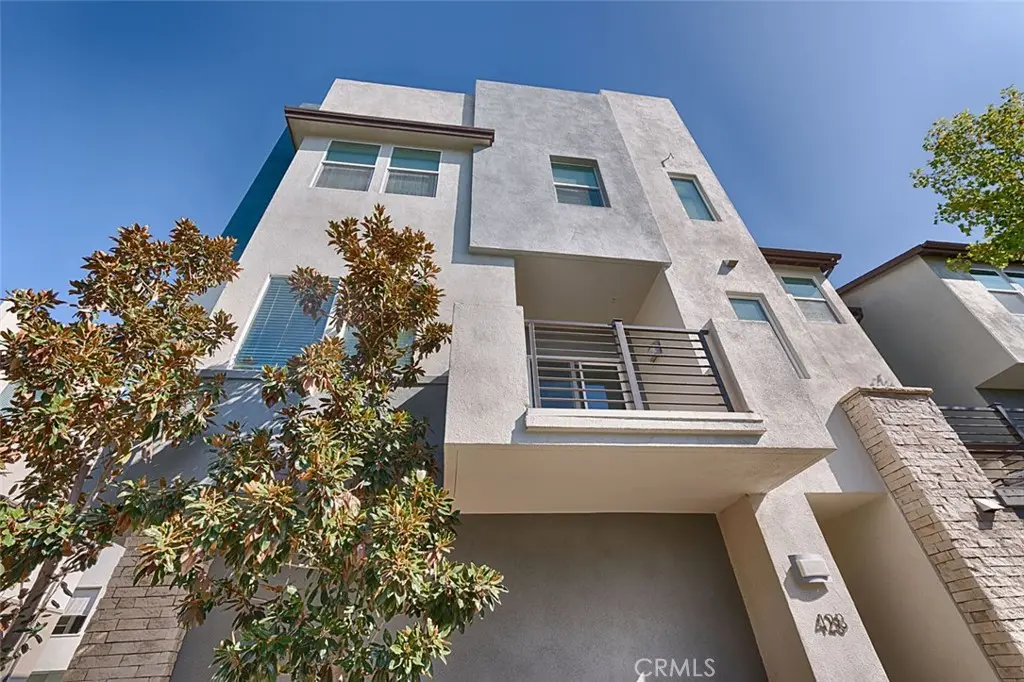 Condominium for sale at 428 Broadway, Brea, CA featuring 2 beds and 3 baths