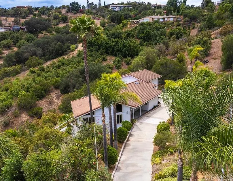 2645 Daisy Ln, Fallbrook, CA — listing photo 1
