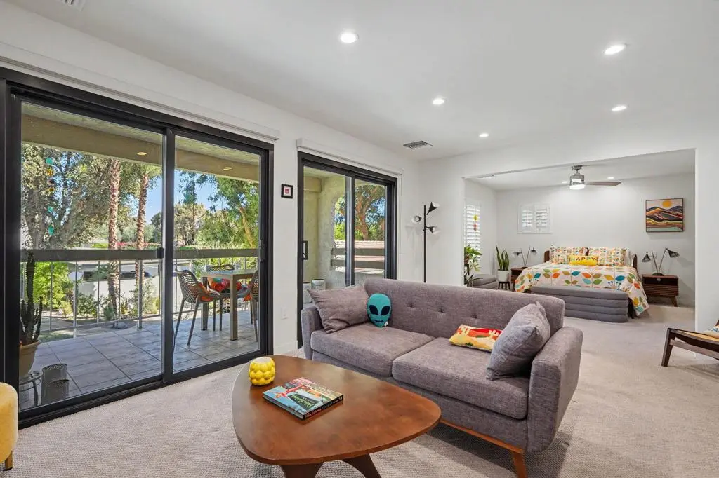 Residential Lease for rent at 1725 N Via Miraleste 2121, Palm Springs, Riverside County, CA featuring 1 bed and 1 bath