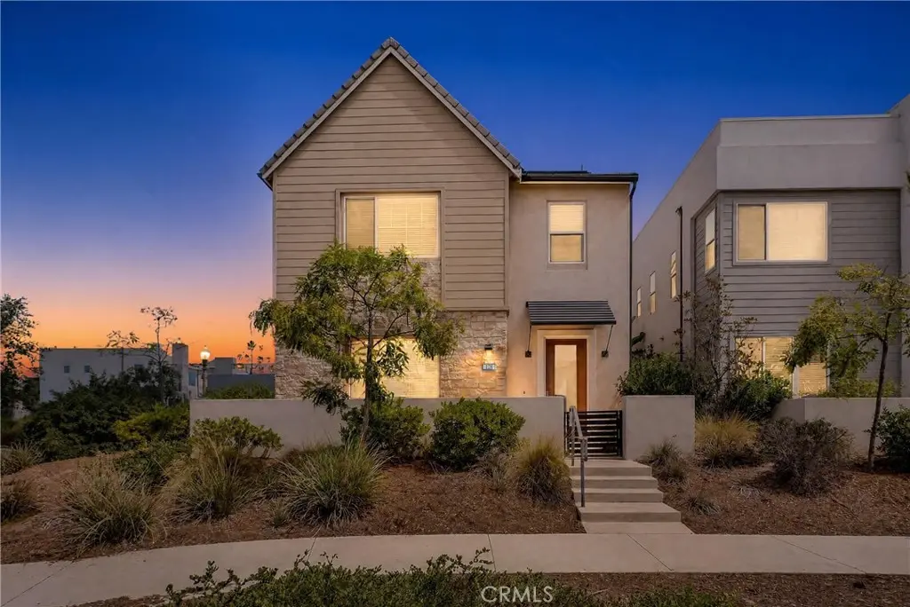 128 Character, Irvine, CA — listing photo 1