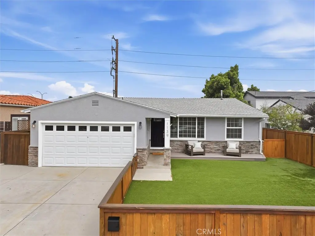 Single Family Residence for sale at 1139 23rd, Manhattan Beach, CA featuring 3 beds and 2 baths