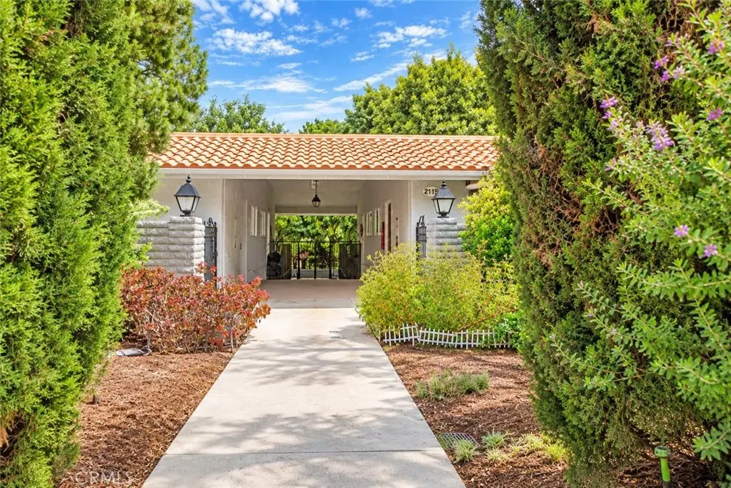 2115 Via Puerta #P, Laguna Woods, CA — listing photo 1