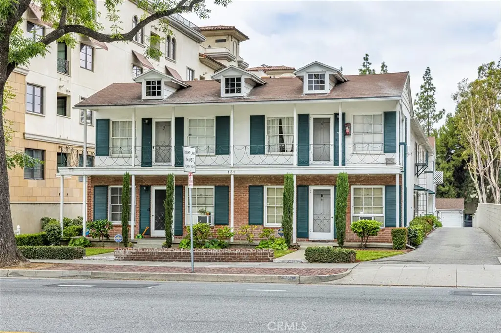 Condominium for rent at 181 S Marengo Avenue 13, Pasadena, CA featuring 1 bed and 1 bath