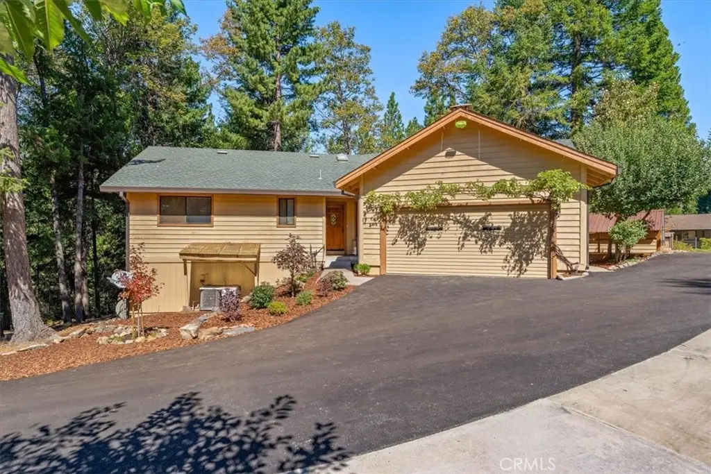 Single Family Residence for sale at 4000 Hope Lane, Dunsmuir, CA featuring 3 beds and 3 baths