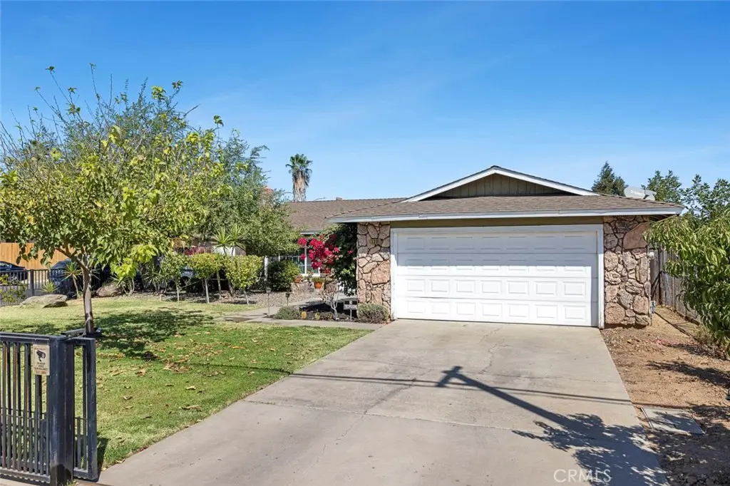 1301 E Kennedy, Madera, CA — listing photo 1