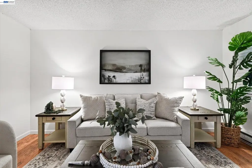 2205 San Antonio Ave F, Alameda, CA — listing photo 1