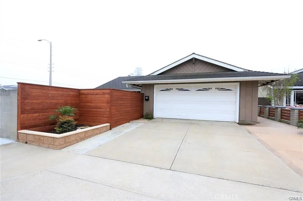 9972 Spinnaker Drive, Huntington Beach, CA — listing photo 1