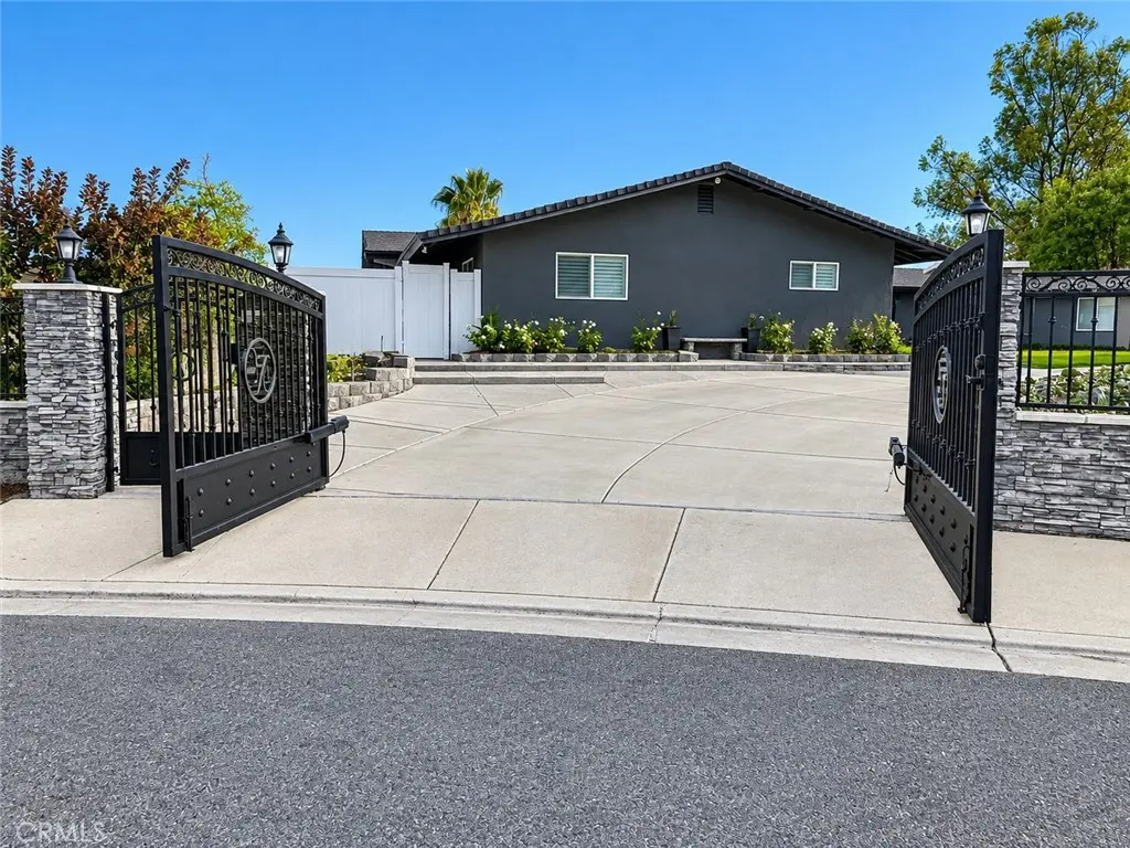6031 Vista Del Aguila, Riverside, CA — listing photo 1