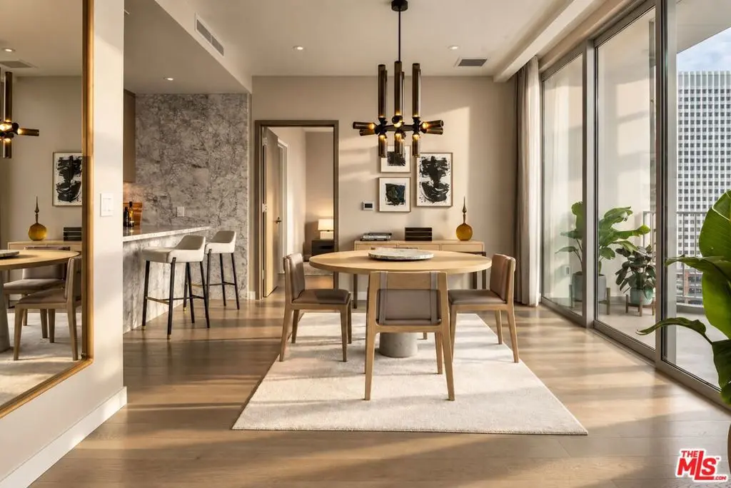 Condominium for rent at 2025 Avenue Of The Stars 210, Los Angeles, CA featuring 1 bed and 2 baths