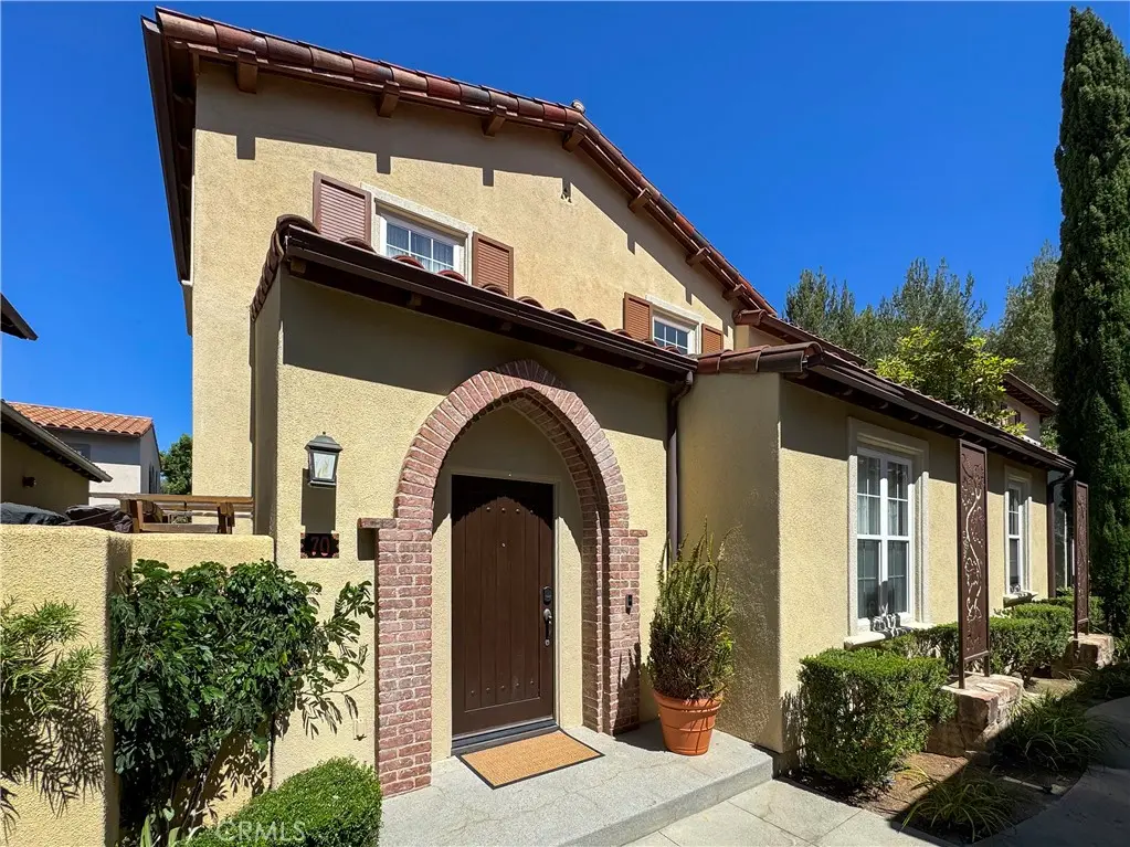 70 Clouds, Irvine, CA — listing photo 1