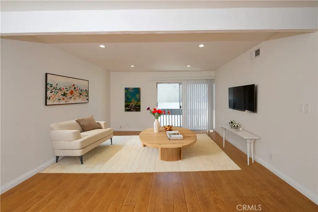 18620 Hatteras St 249, Tarzana, CA — listing photo 1