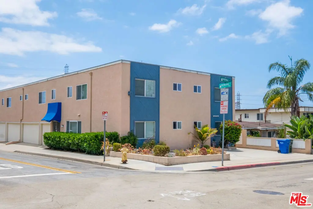 2622 Vanderbilt Lane i, Redondo Beach, CA — listing photo 1