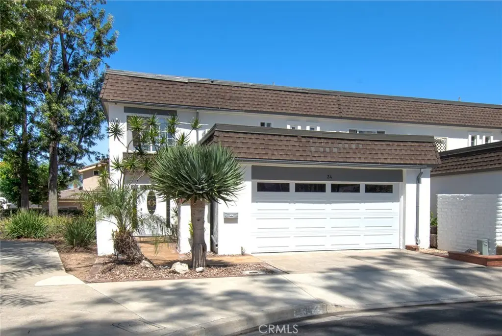 Single Family Residence for rent at 34 Senisa, Irvine, CA featuring 3 beds and 3 baths
