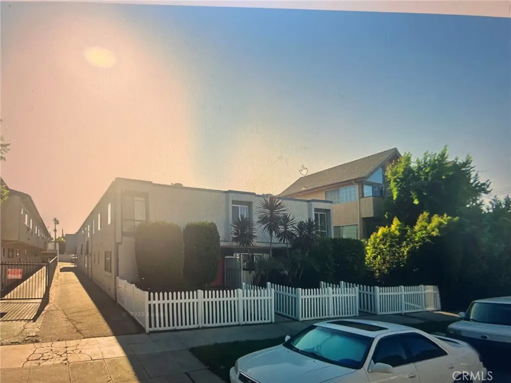 Condominium for rent at 4381 Ventura Canyon 9, Los Angeles, CA featuring 1 bed and 1 bath