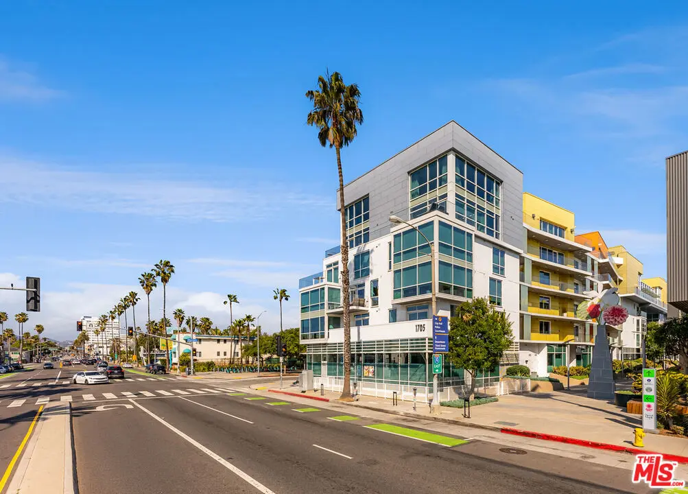 Condominium for rent at 1705 Ocean Avenue 208, Santa Monica, CA featuring 2 beds and 3 baths