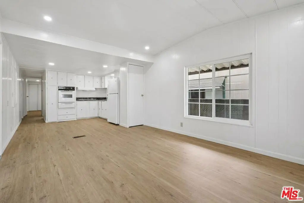 11250 Playa Street 16 1/2, Culver City, CA — listing photo 1