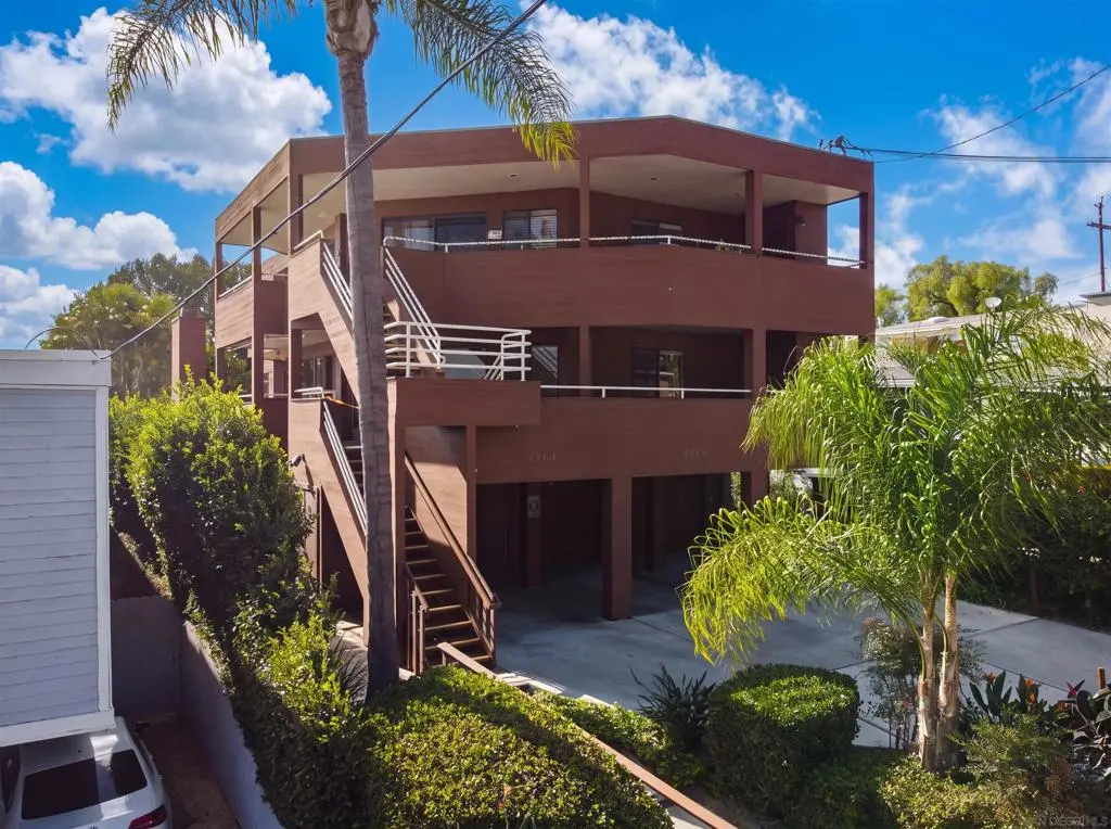 Apartment for rent at 4766 Noyes St, San Diego, CA featuring 3 beds and 2 baths