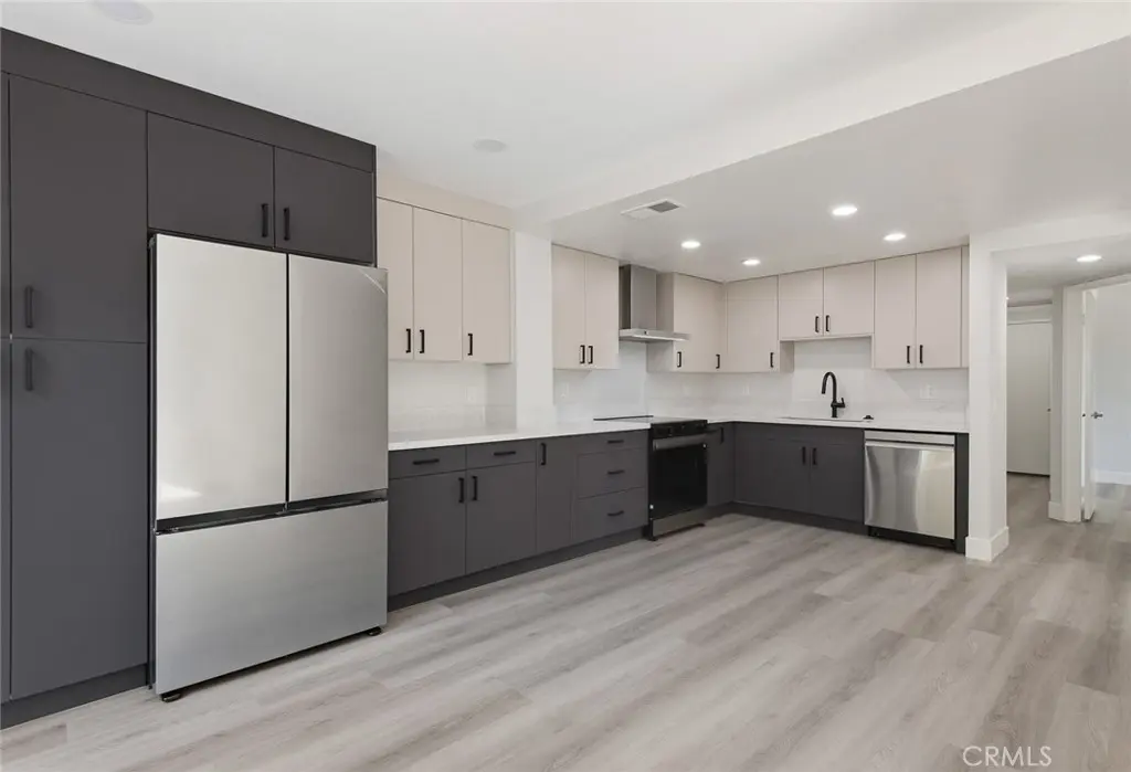 Townhouse for rent at 74 Stanford Court, Irvine, CA featuring 3 beds and 3 baths